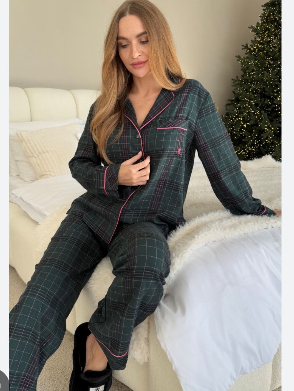 Victoria's Secret Women’s Dark Green Plaid Pajama Set with Pink Trim. SIZE L
